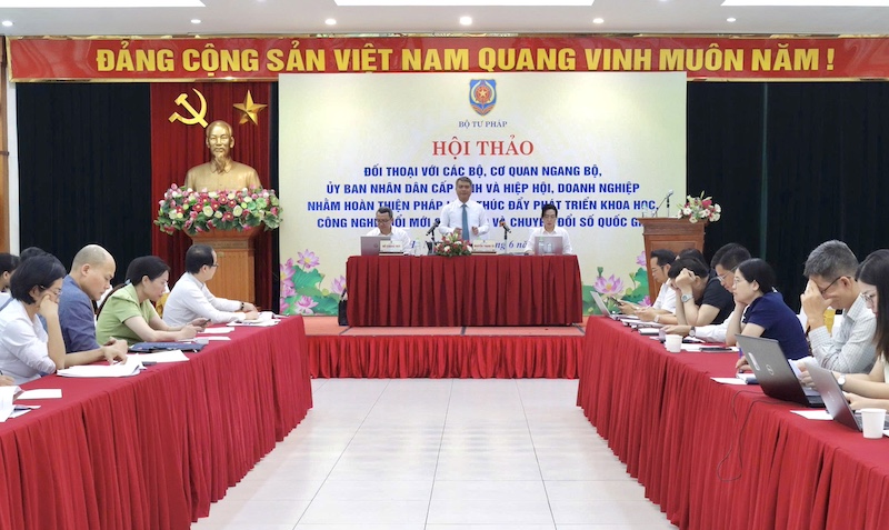 Hoàn thiện pháp luật thúc đẩy phát triển khoa học, công nghệ, đổi mới sáng tạo